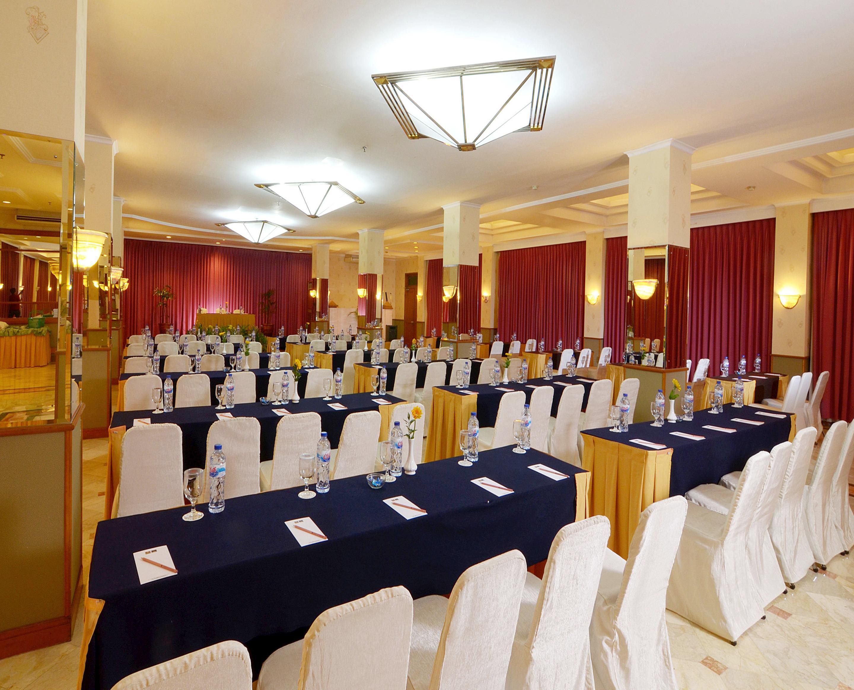 The Jayakarta Suites Bandung Buitenkant foto