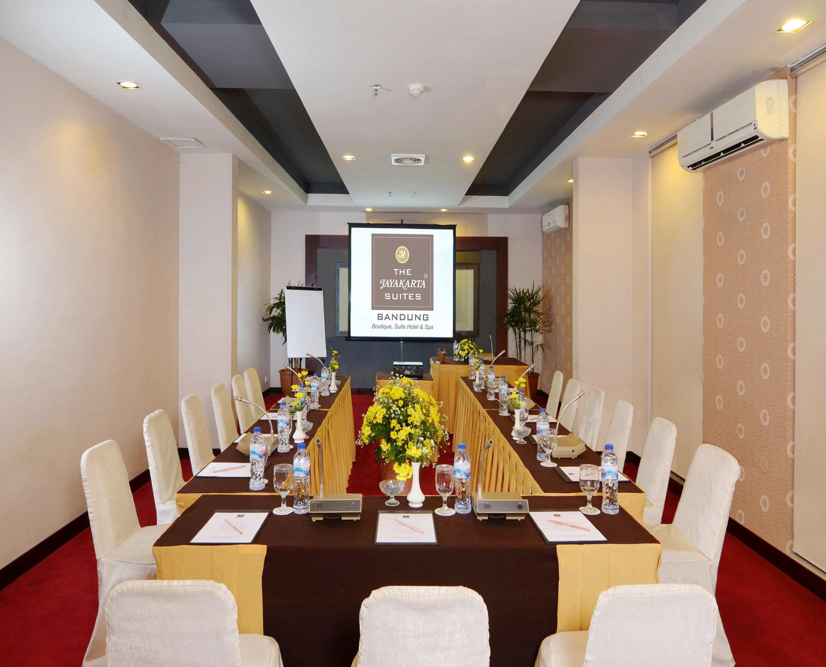 The Jayakarta Suites Bandung Buitenkant foto