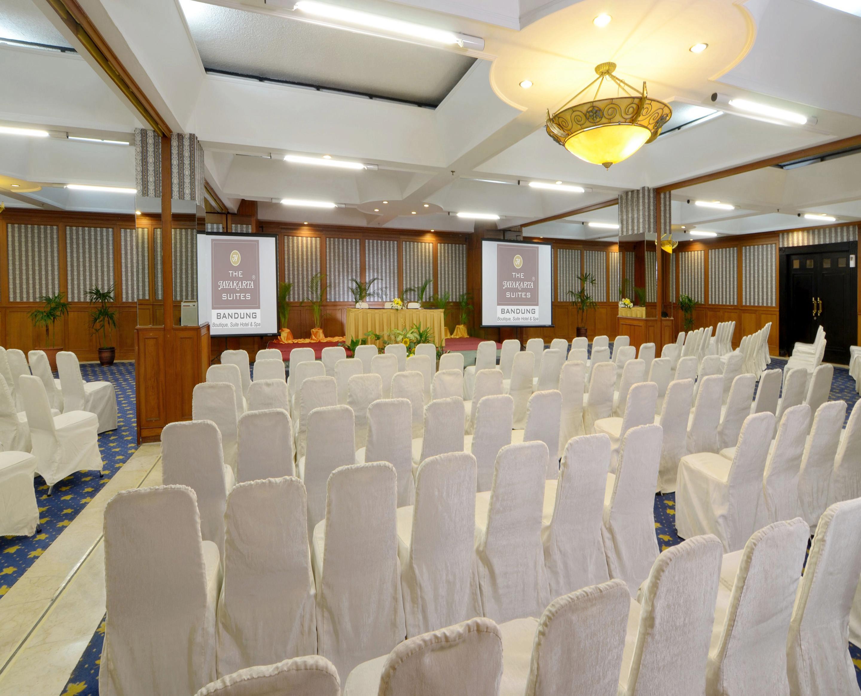 The Jayakarta Suites Bandung Buitenkant foto