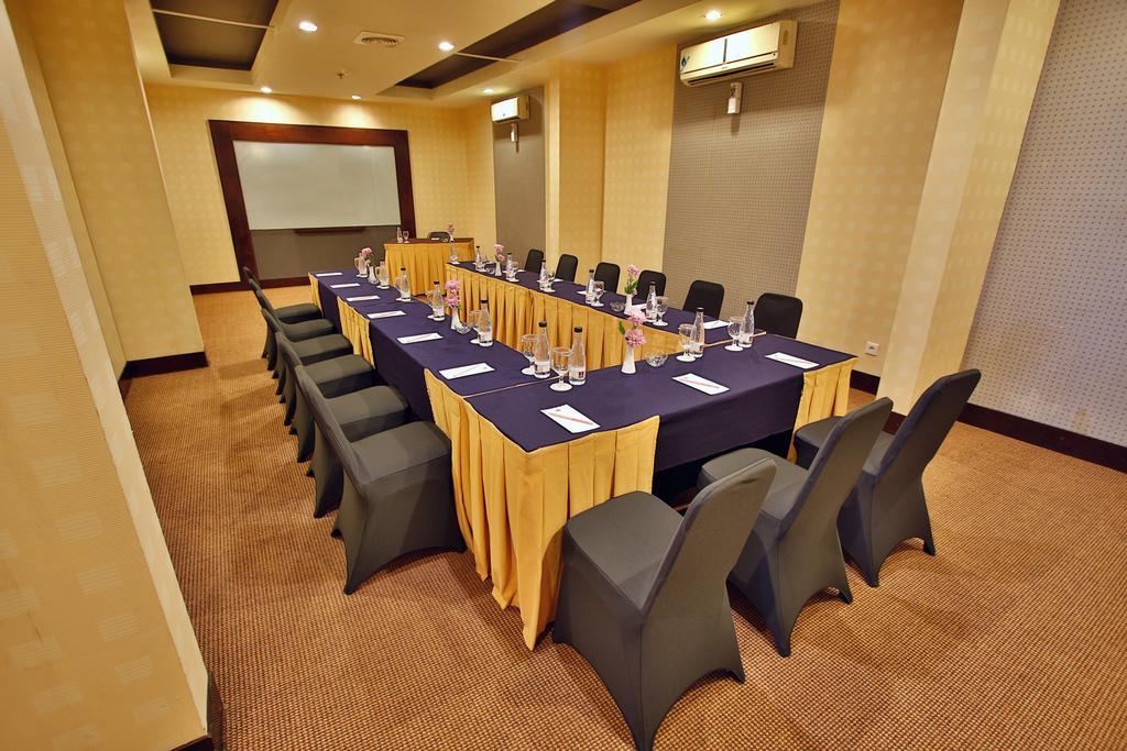 The Jayakarta Suites Bandung Buitenkant foto