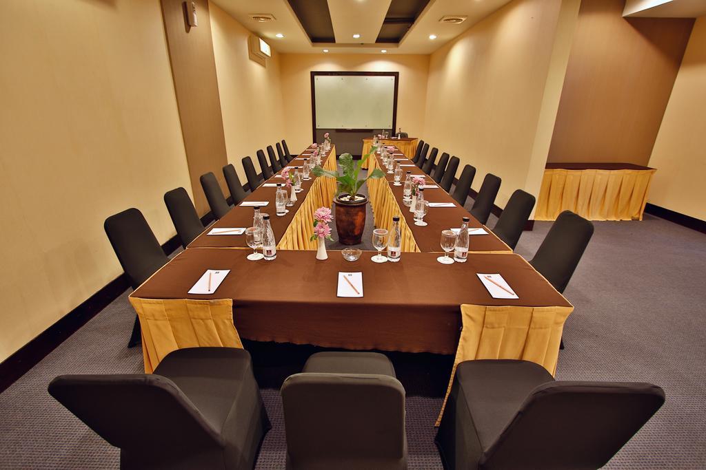 The Jayakarta Suites Bandung Buitenkant foto