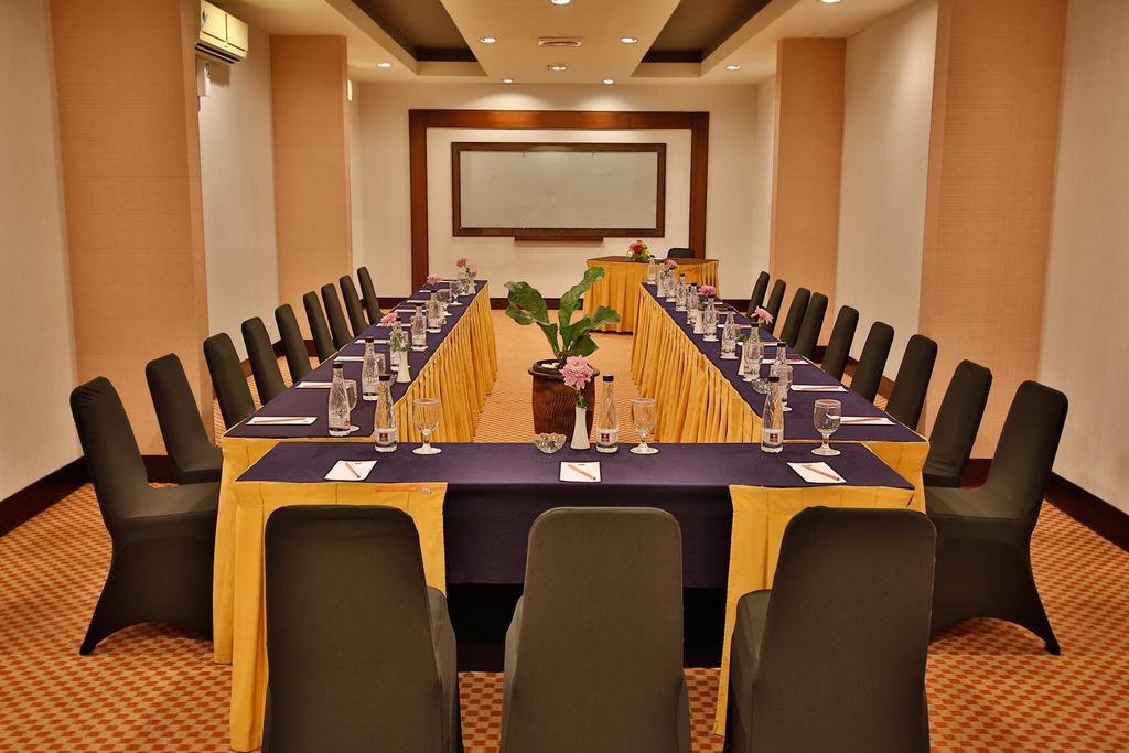 The Jayakarta Suites Bandung Buitenkant foto