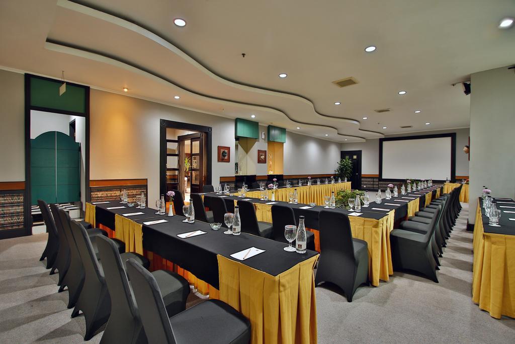 The Jayakarta Suites Bandung Buitenkant foto