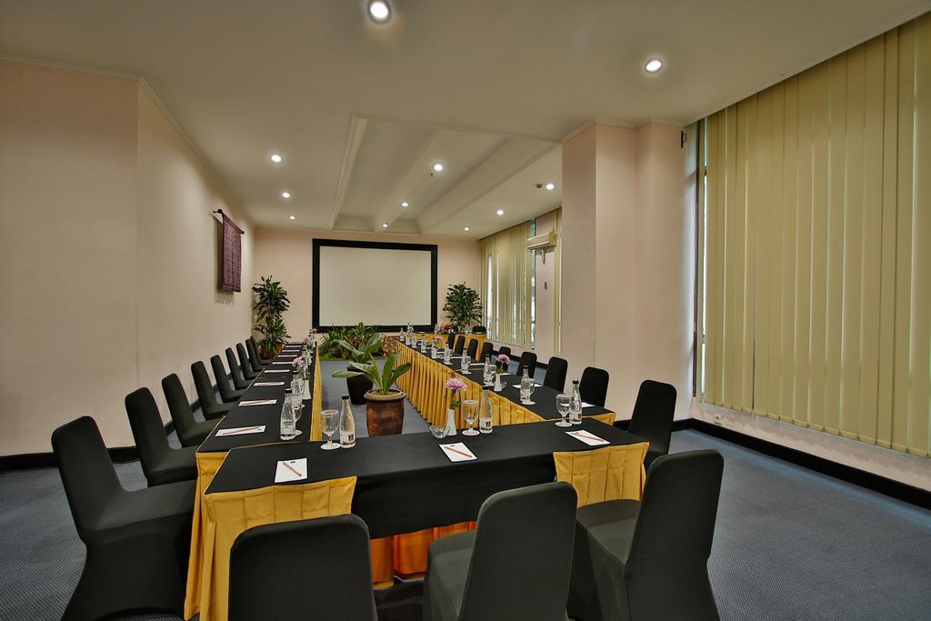 The Jayakarta Suites Bandung Buitenkant foto