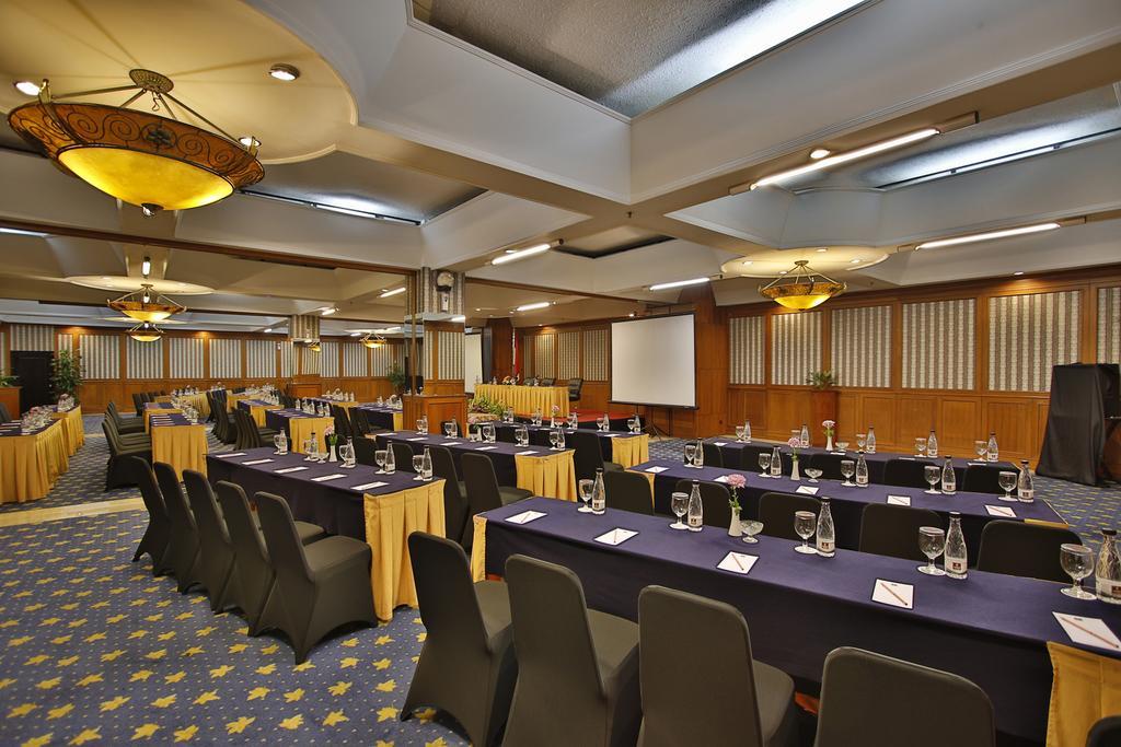 The Jayakarta Suites Bandung Buitenkant foto