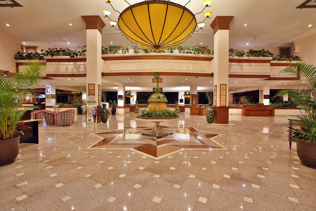 The Jayakarta Suites Bandung Buitenkant foto